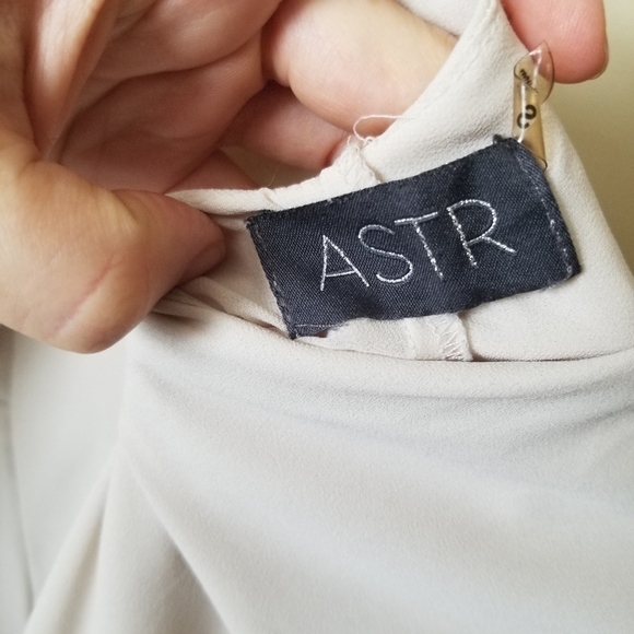 Astr Boho Mini Dress Scoop Neck Open Back In Cream Size Small EUC - Picture 12 of 13